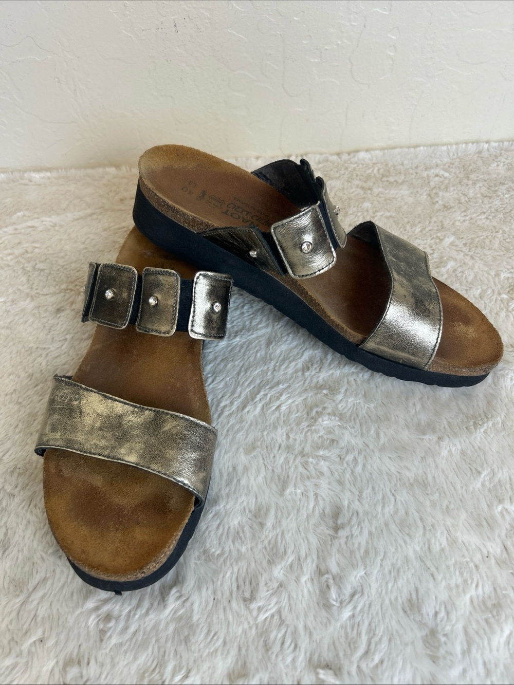 Naot Ashley Sandals Size 40/9 Distress Gold Metallic Leather Wedge 2 Strap Slide